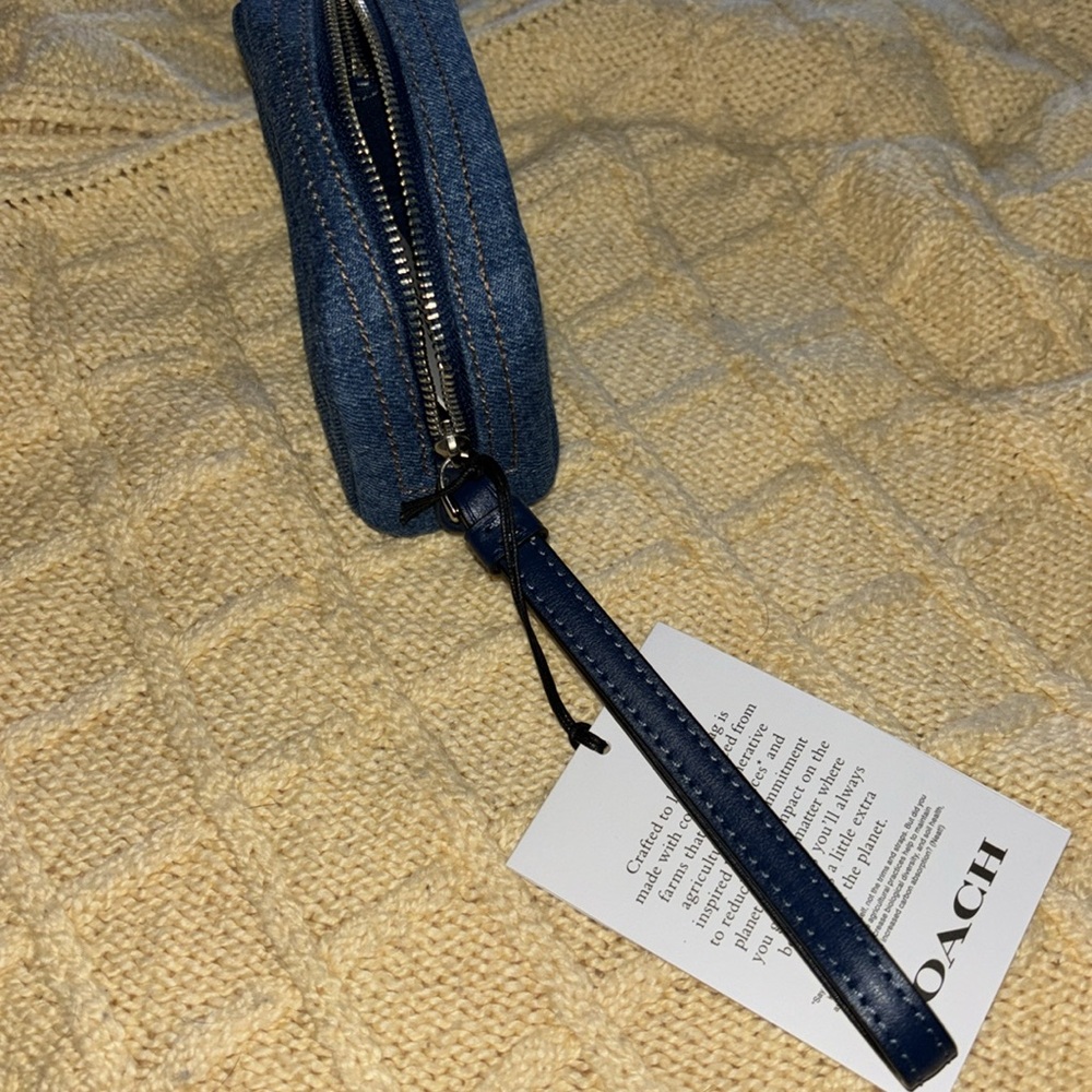 Coach Pouch 🆕 Wristlet in Denim/Silver/Indigo NEW with tags never used - Picture 5 of 8